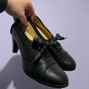 Chase & Chloe Dora-7 Lace-Up Vintage Cut-Out Women's Heeled Oxford